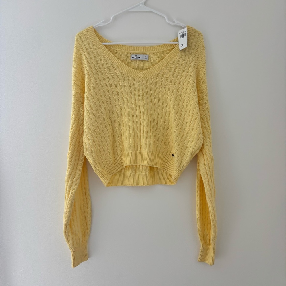 Hollister V-Neck Sweater Light Yellow Size S NWT